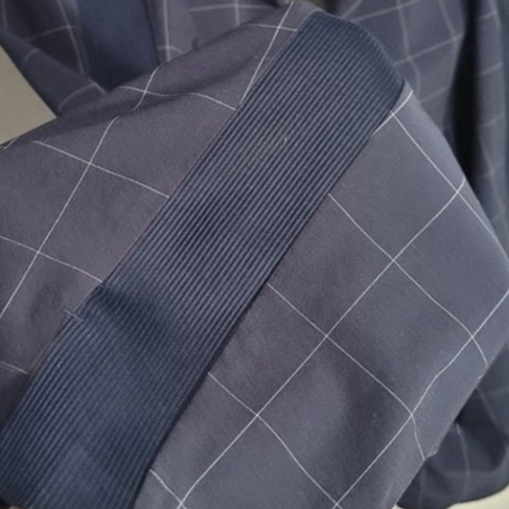 Athleta Brooklyn Textured
Ankle Navy Windowpane Plaid High Rise pants Sz 8 NWOT - Picture 7 of 9